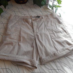 KHAKI SHORTS